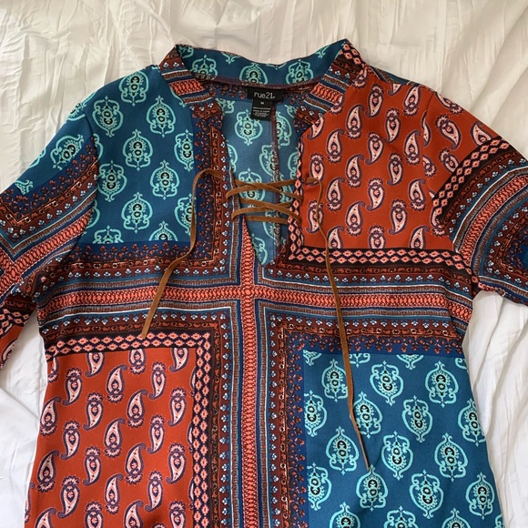 Patterned Long Sleeve Blouse - Picture 4 of 6